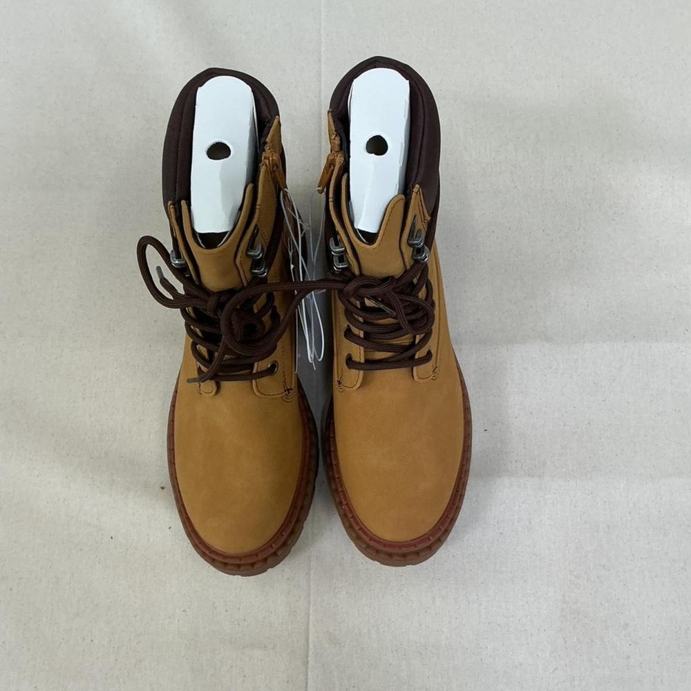 Brand new lace-up combat boots in a classic tan color 🤎